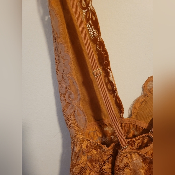 Free People Intimately Hot As Hell Sexy Deep V Lace Lingerie Bodysuit Medium NWT - Picture 8 of 10